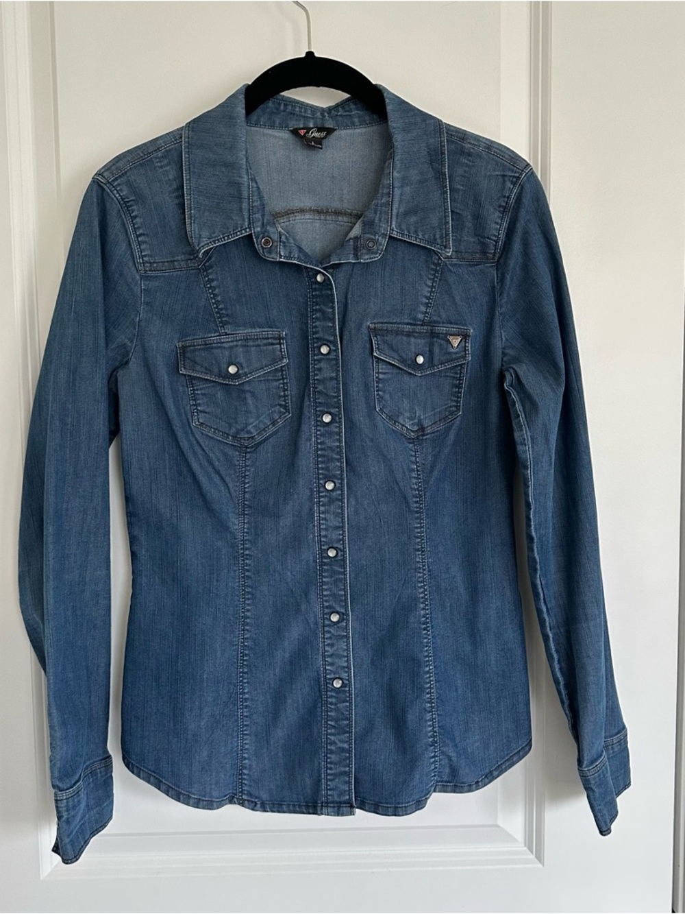 Guess Denim Pearl Snap Western Shirt Women’s Large (runs small)